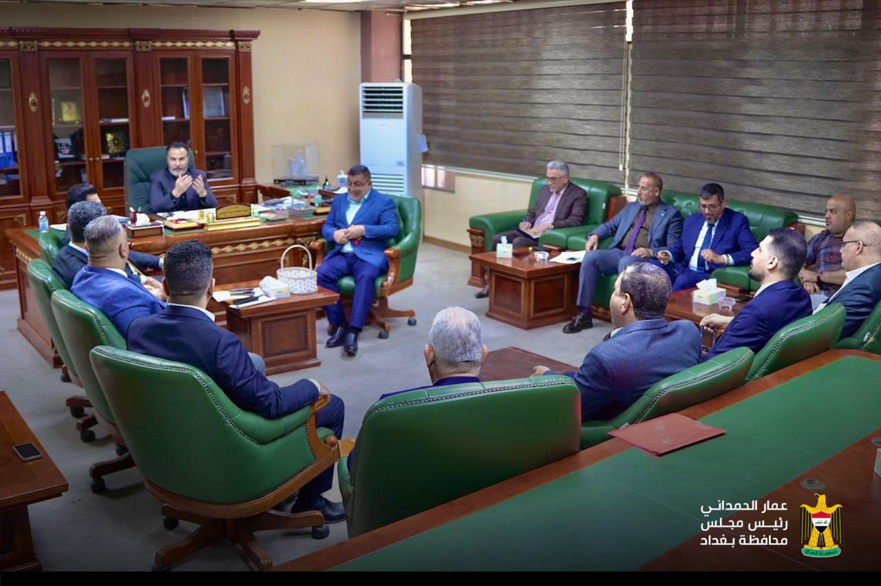 عمار الحمداني خلال لقائه أعضاء من مجلس بغداد ورئيس هيئة استثمار بغداد